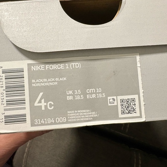 Nike Kids All-Black Sneakers - Picture 5 of 5